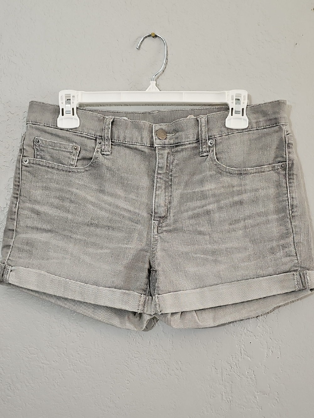 GAP Slim Fit Light Gray Jean Shorts Womens 29t Mid Rise Stretch Denim